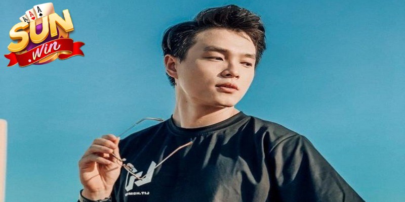 Anh xây dựng hệ thống nội dung đồ sộ cho trang web chính thức